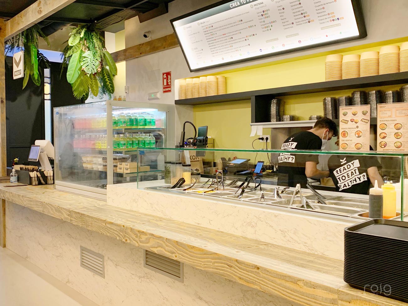 Zona de lavado industrial instalada en Koa Poke Santiago por Grupo Roig.