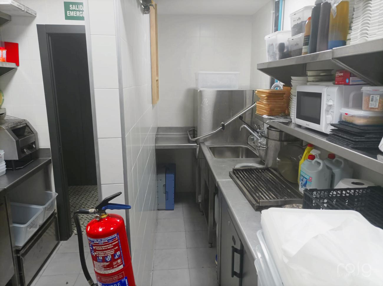 Lavavajillas industrial instalado por Grupo Roig en La Urbana con sistema de ahorro energético.