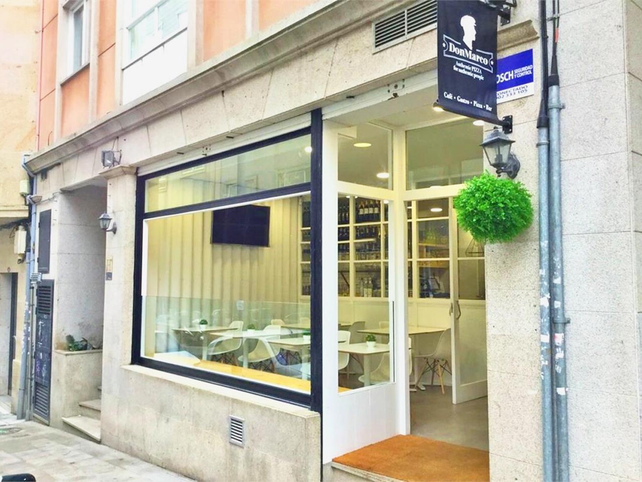Fachada exterior de Pizzería Don Marco en Vigo