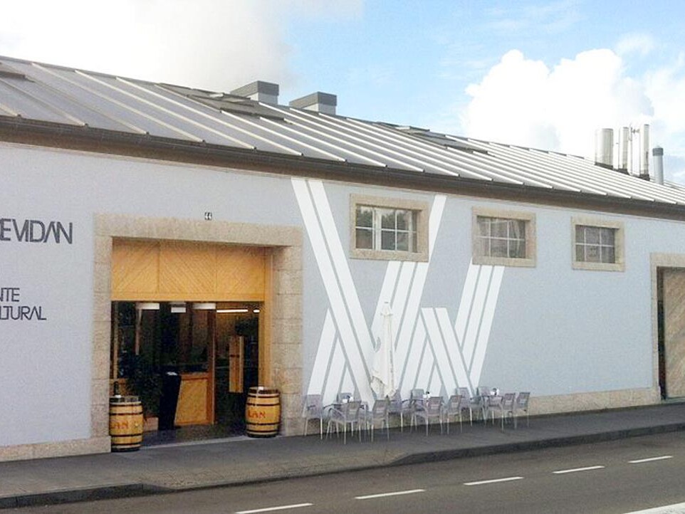 Fachada de la Nave de Vidán con instalación de cocina profesional