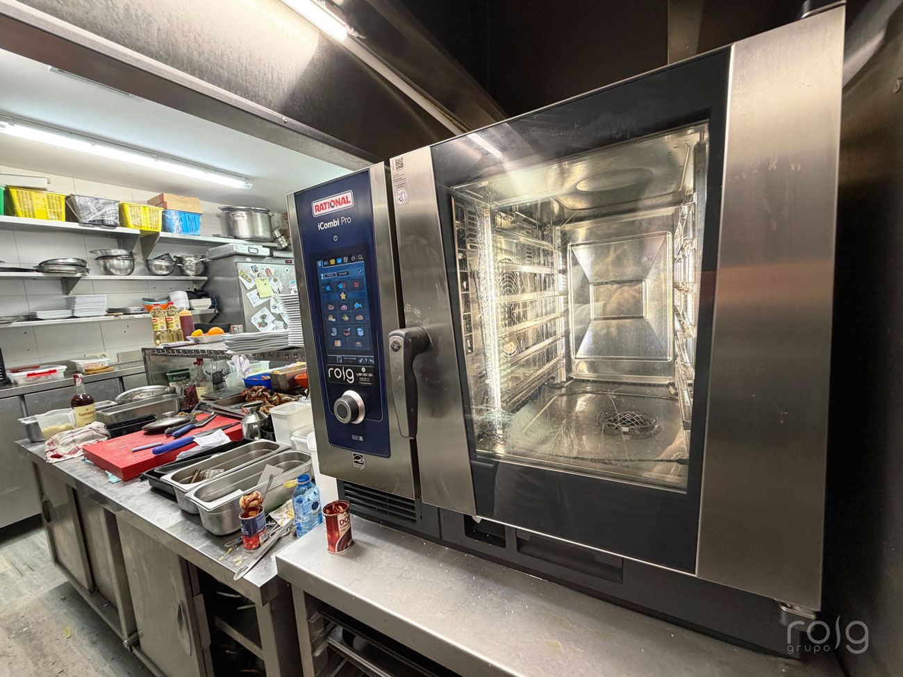 Horno Rational iCombi Pro instalado por roig en la cocina profesional del Restaurante A Meca, Illa de Arousa